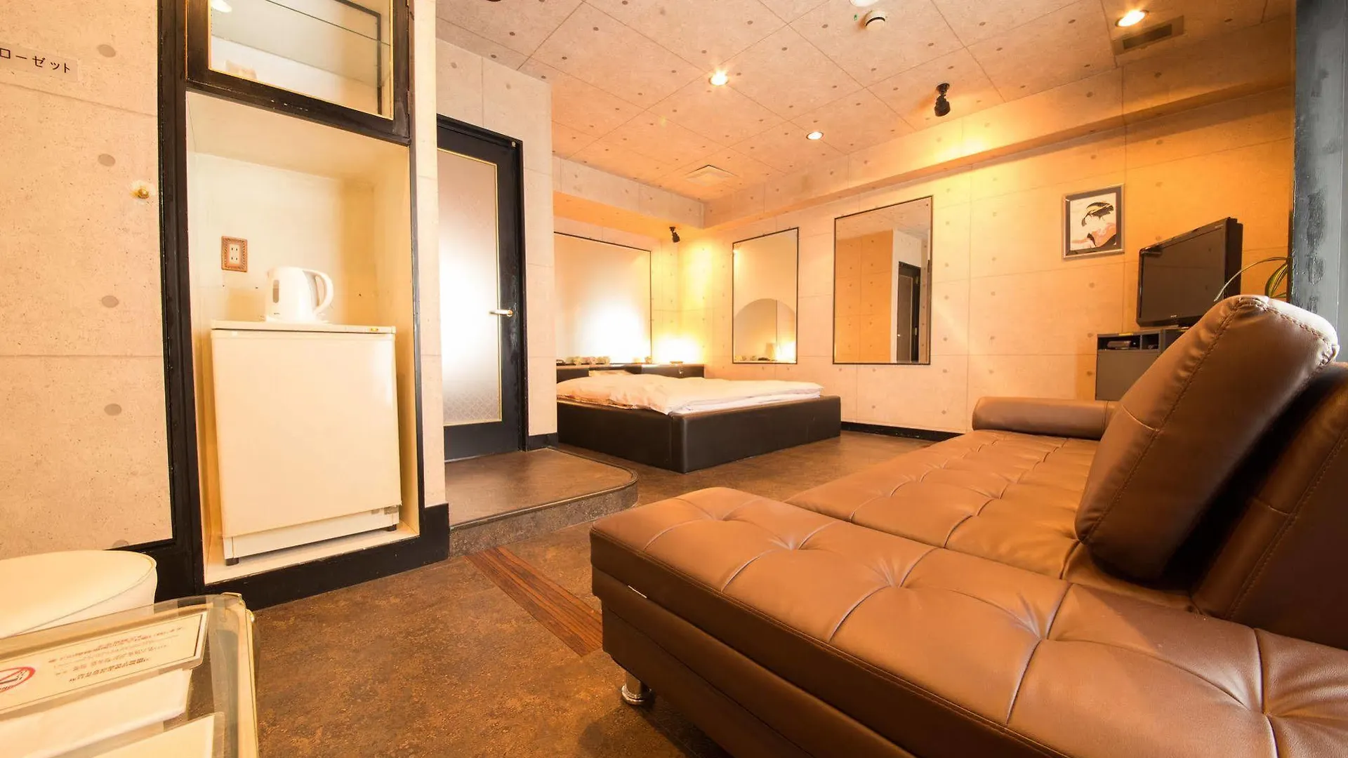 אוסקה Hotel Candy Hall (Adults Only) 2*,  יפן